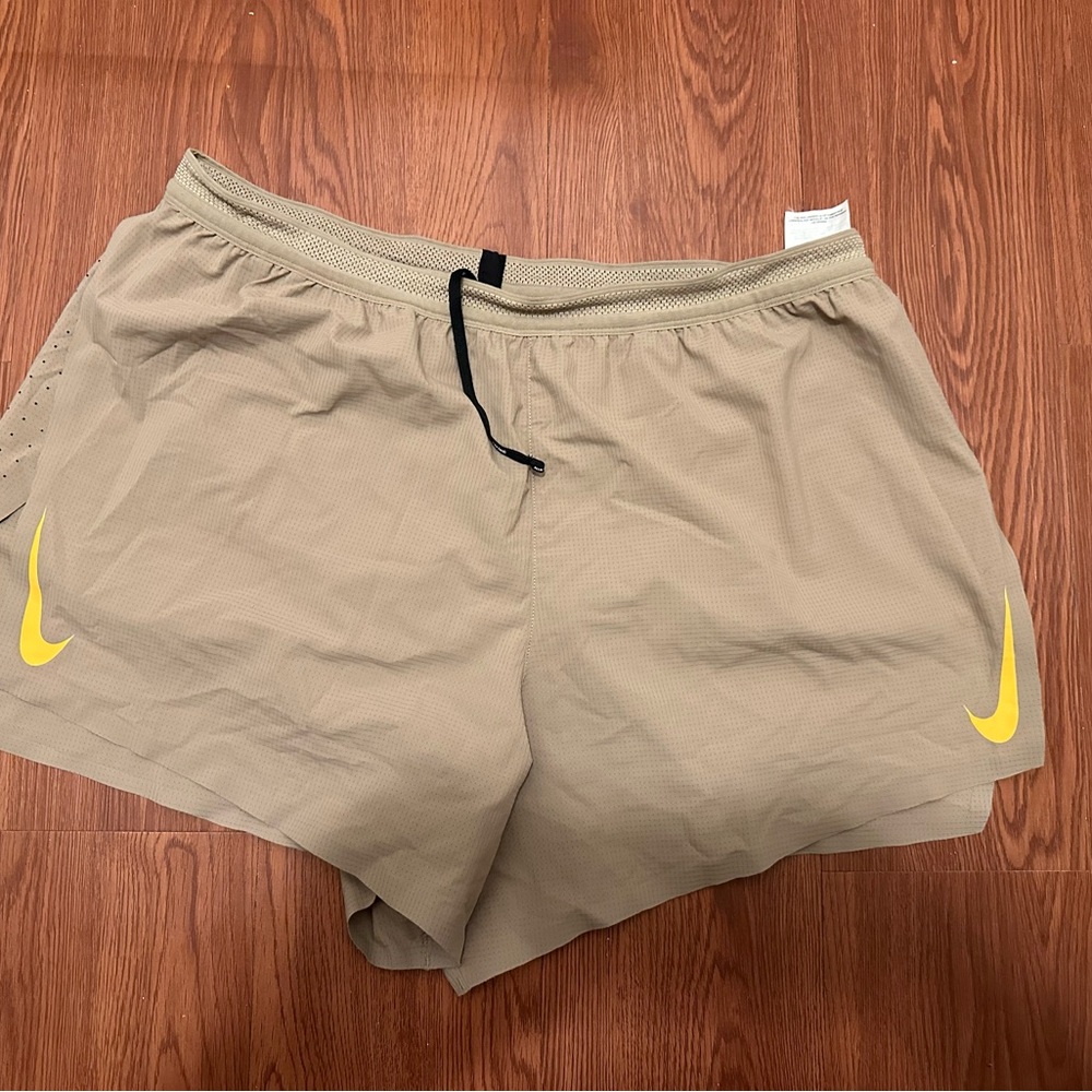 Nike adv aeroswift shorts 4” tan